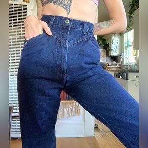 Vintage Rockies! Classic Yoked Front and Pocketless Back | Size 26” waist